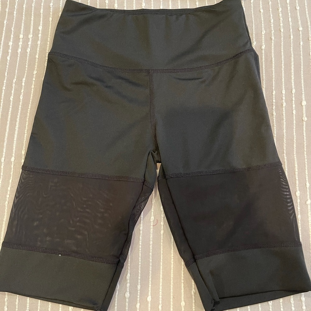 Mesh Panel Workout Set - Picture 2 of 5